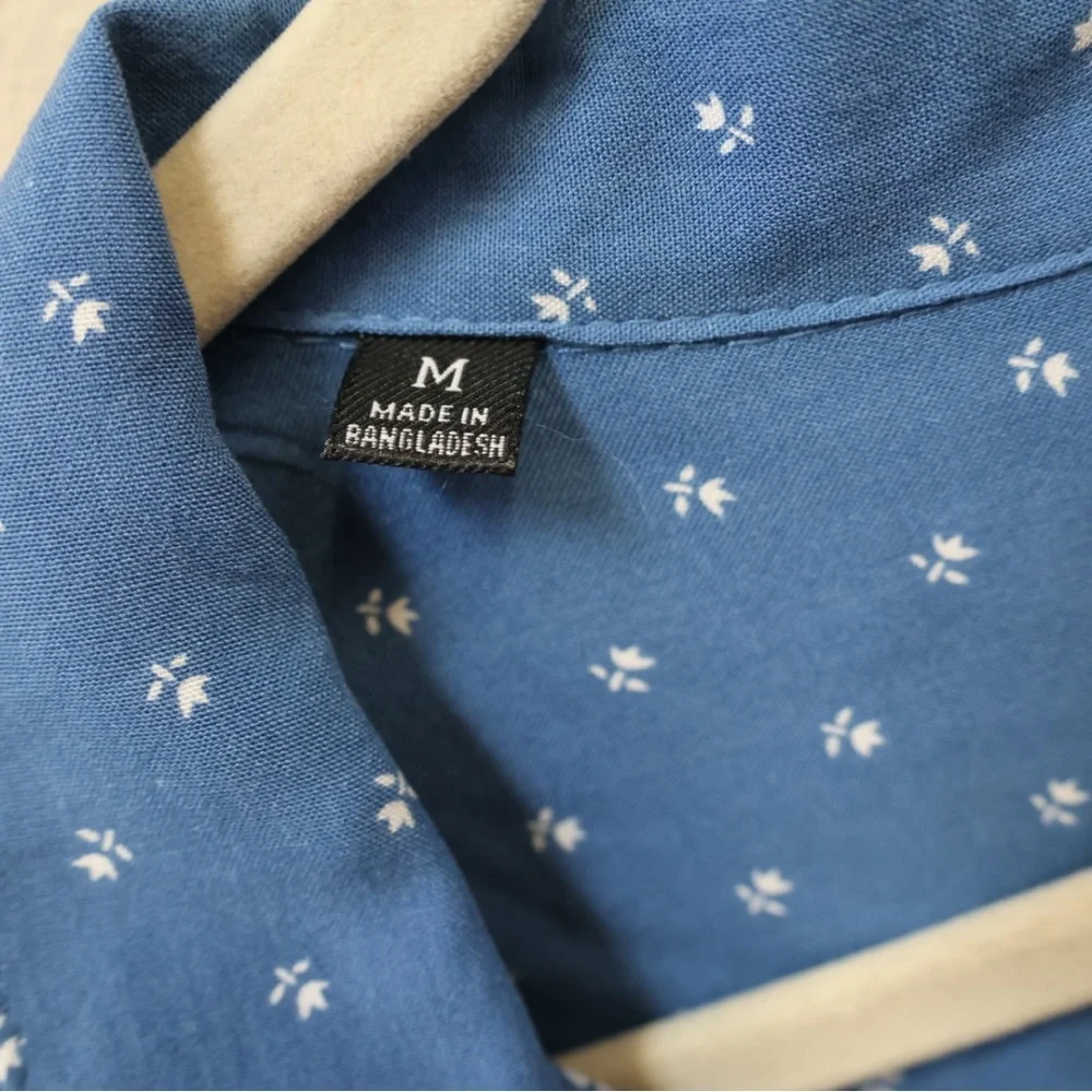 JACH’s Girlfriend Blue & White Sleeveless Button Down Top - Picture 2 of 7